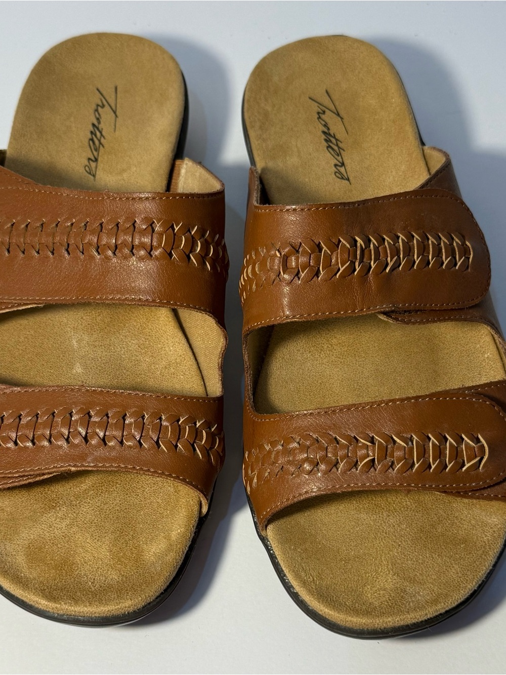 Trotters Ruthie Tan Brown Slide Sandals - Braided Straps Sz 9.5
